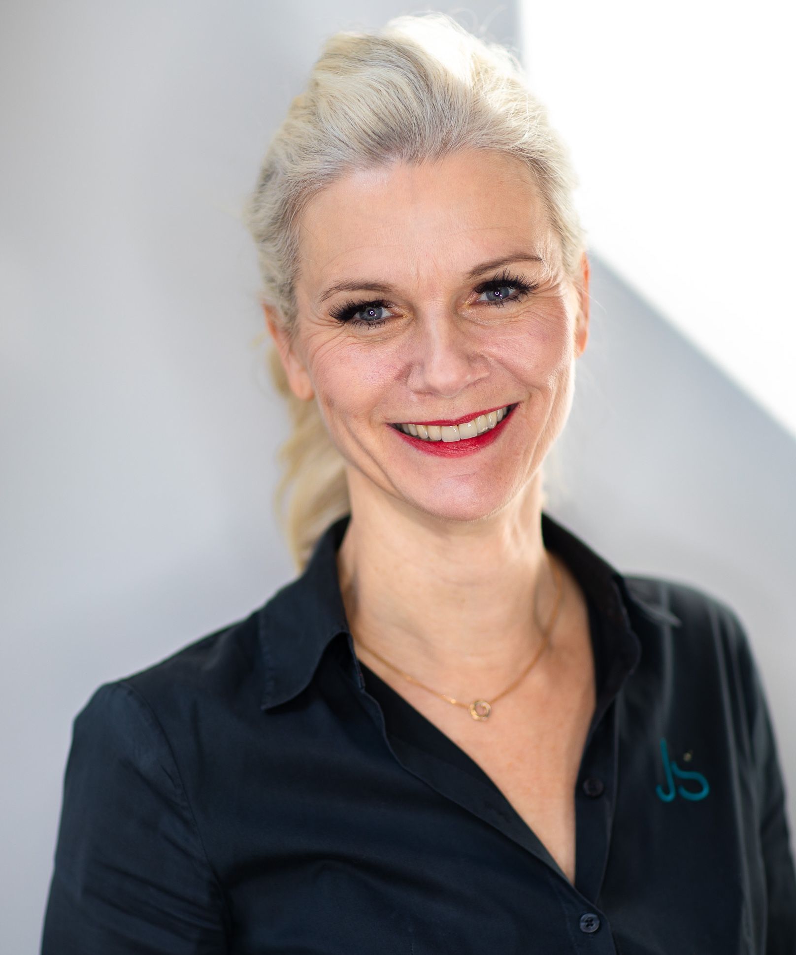 Dr. Jana Schutte, Zahnärztin und Praxisinhaberin von Joy & Smile